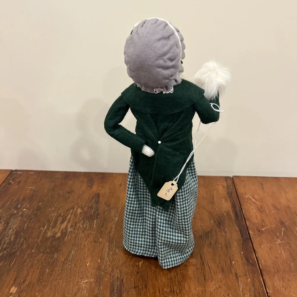 1994 BYERS CHOICE CHRISTMAS CAROLER Woman Long Blond Green Houndstooth Dress